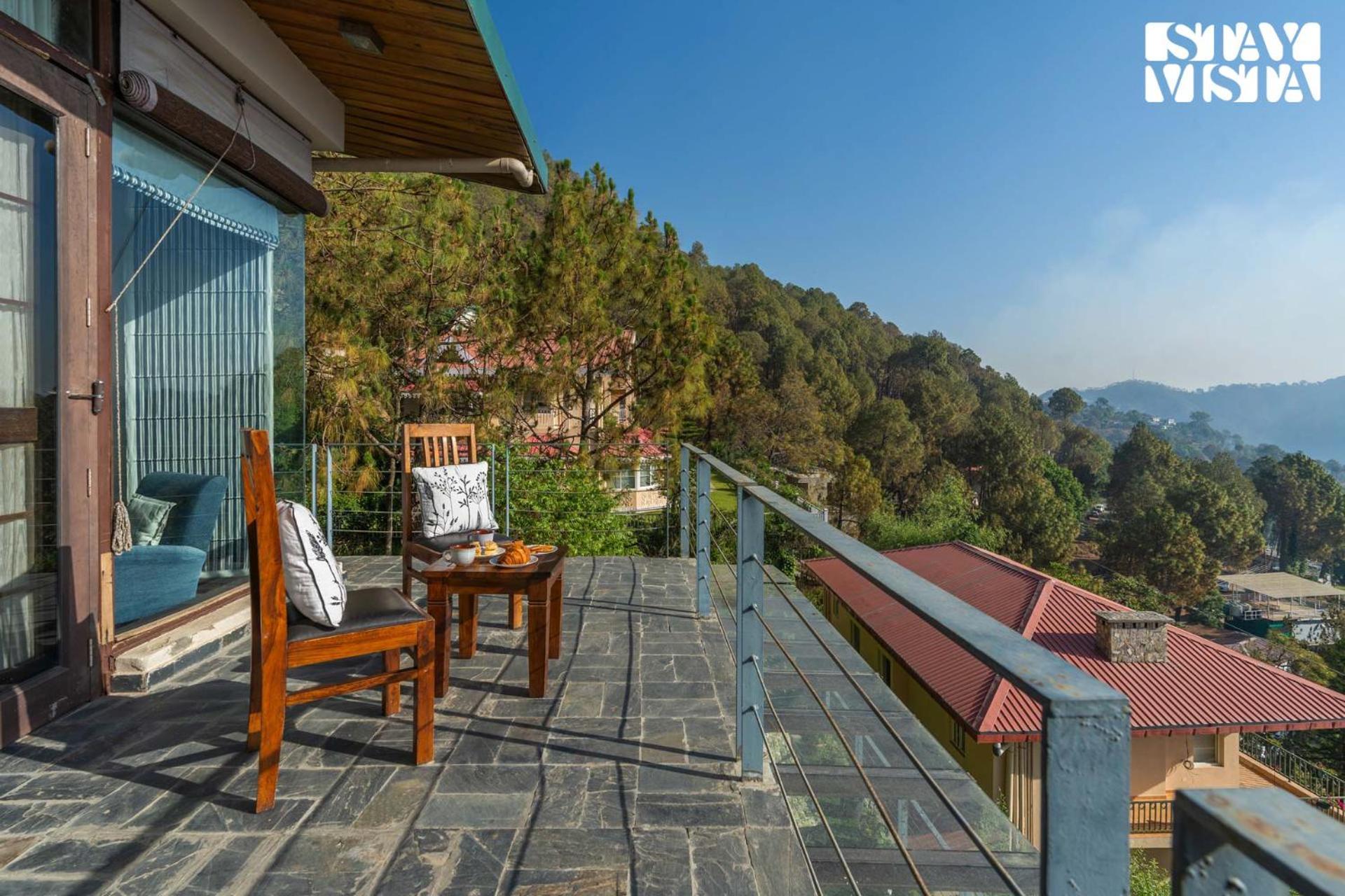 Stayvista At Hillcrest Villa With Valley View, Bonfire And Heater カソーリ エクステリア 写真